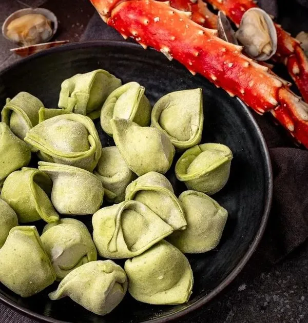 Равиоли зеленые с креветкой и сыром